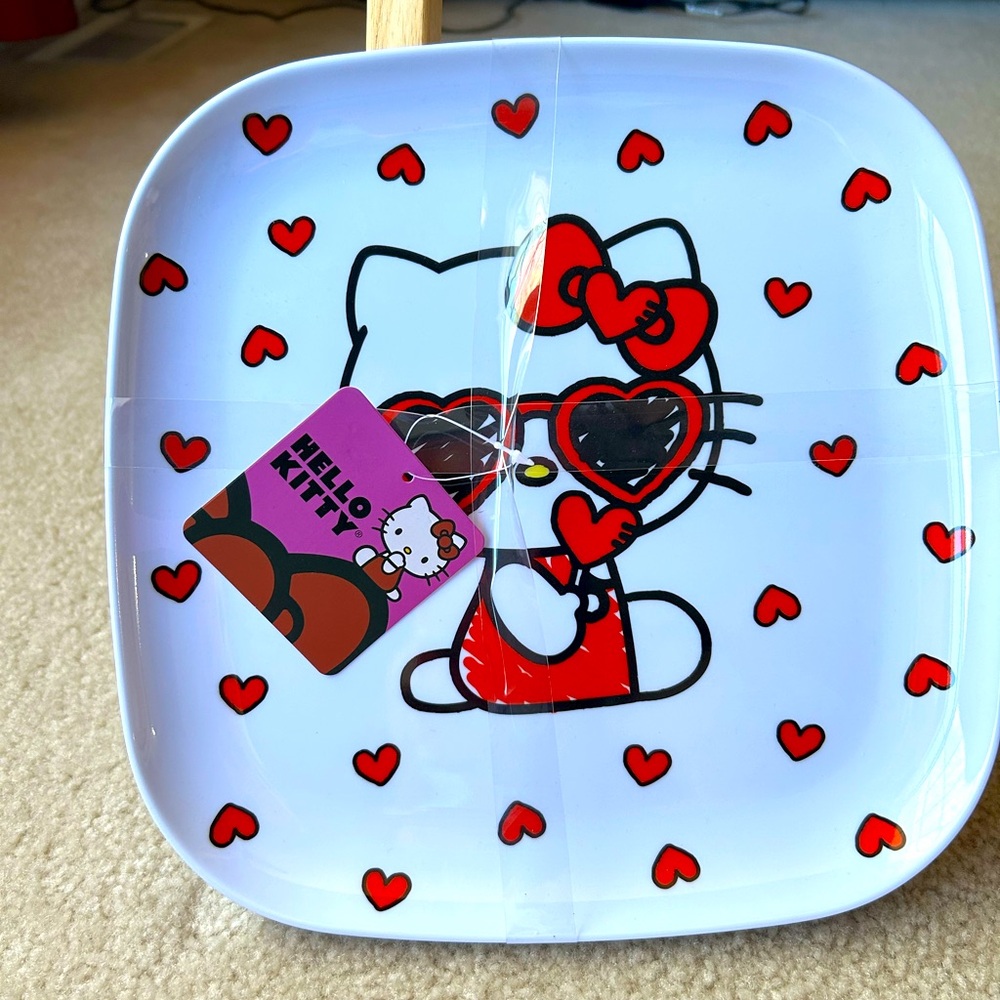 Hello Kitty melamine plates (NWT)